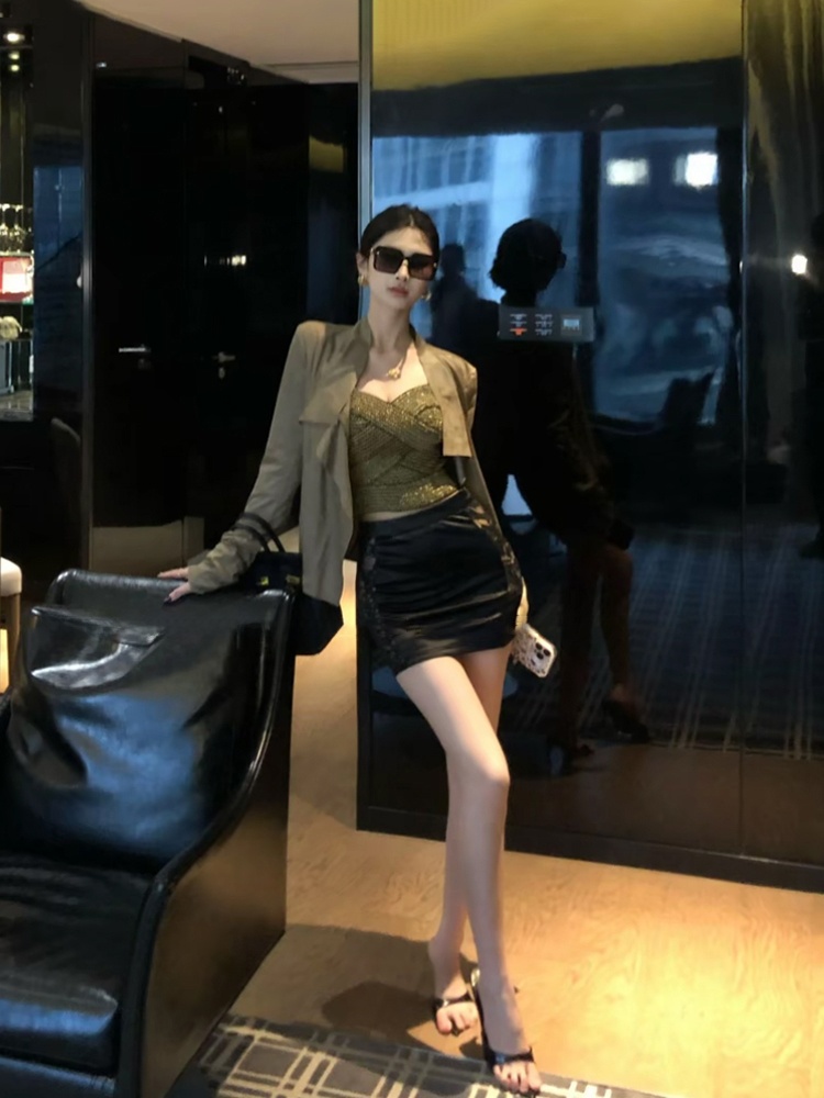 짧은 길이의 화려한 자수 레이스 크롭탑과 스커트 세트  - Vintage Fashion Years 리뷰 및 가격